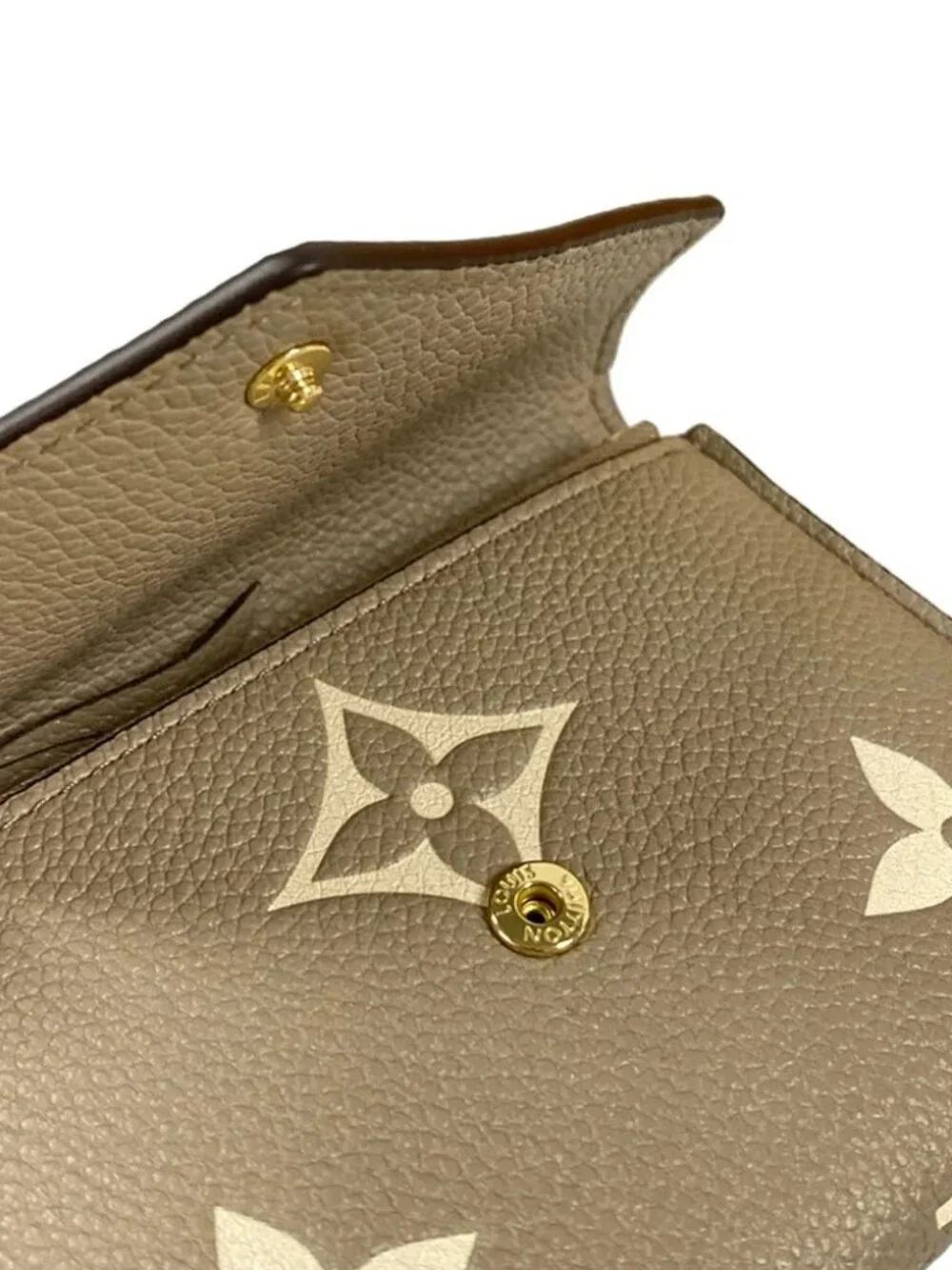 LOUIS VUITTON Portefeuille Victorine Tourtrail/Claim RFID : confirmed